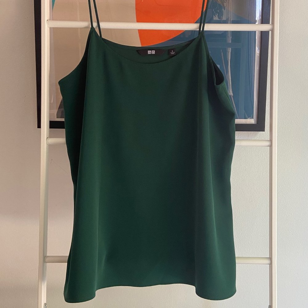 Uniqlo women's dark green camisole tank with thin spaghetti straps